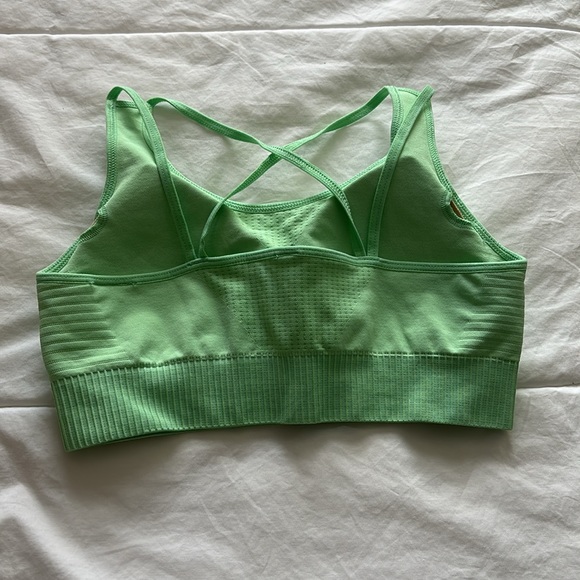 BUNDLE!! Workout cloths!! Women’s Best. Sports bra, leggings, long sleeve top - Picture 8 of 16